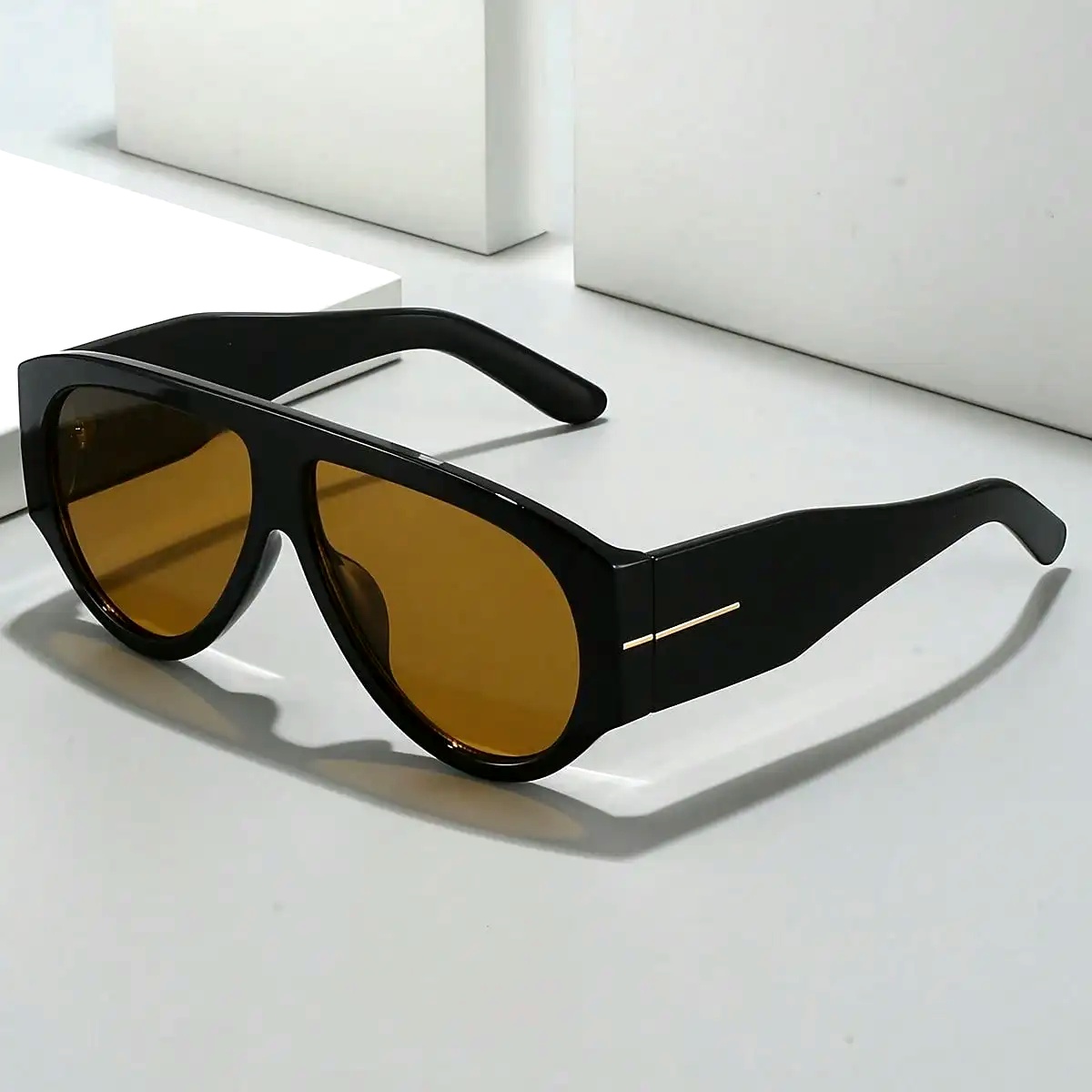 Street Fashion Photo - UV400 Vintage Oversized Sunglasses Unisex Lightweight
