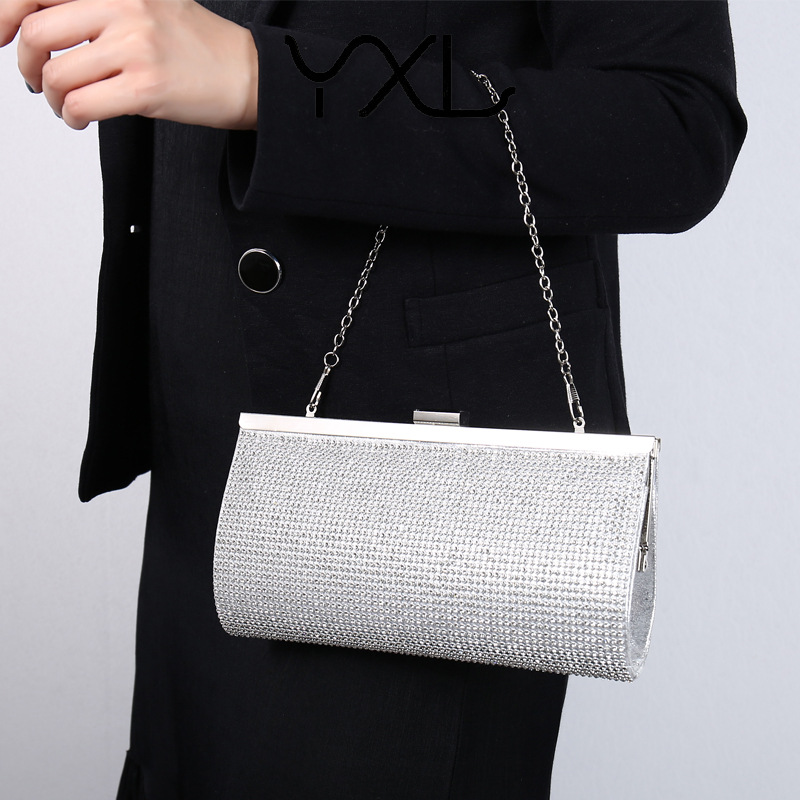 Street Fashion Photo - Clip Shell Shape Handbags Elegant Shiny